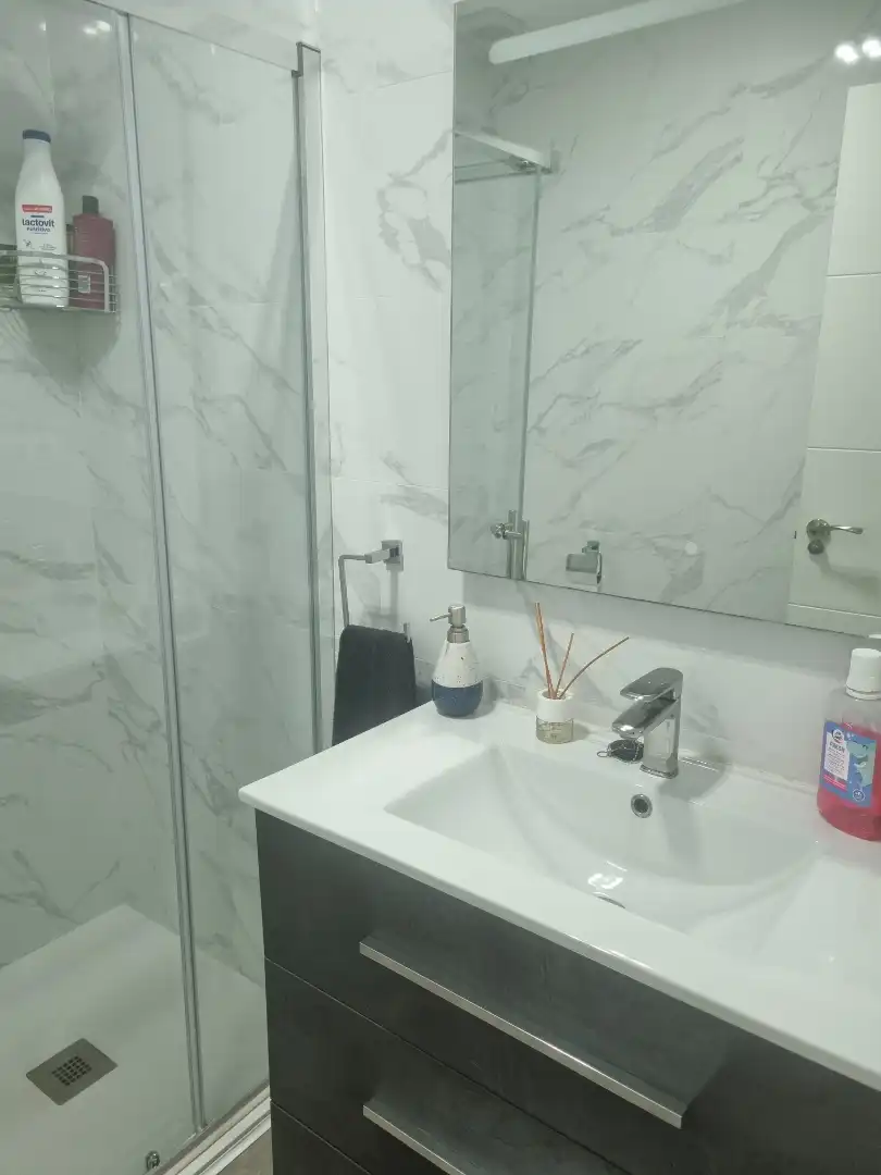 Baño de Casa adosada de alquiler en San Fernando con Aire acondicionado, Calefacción y Jardín privado