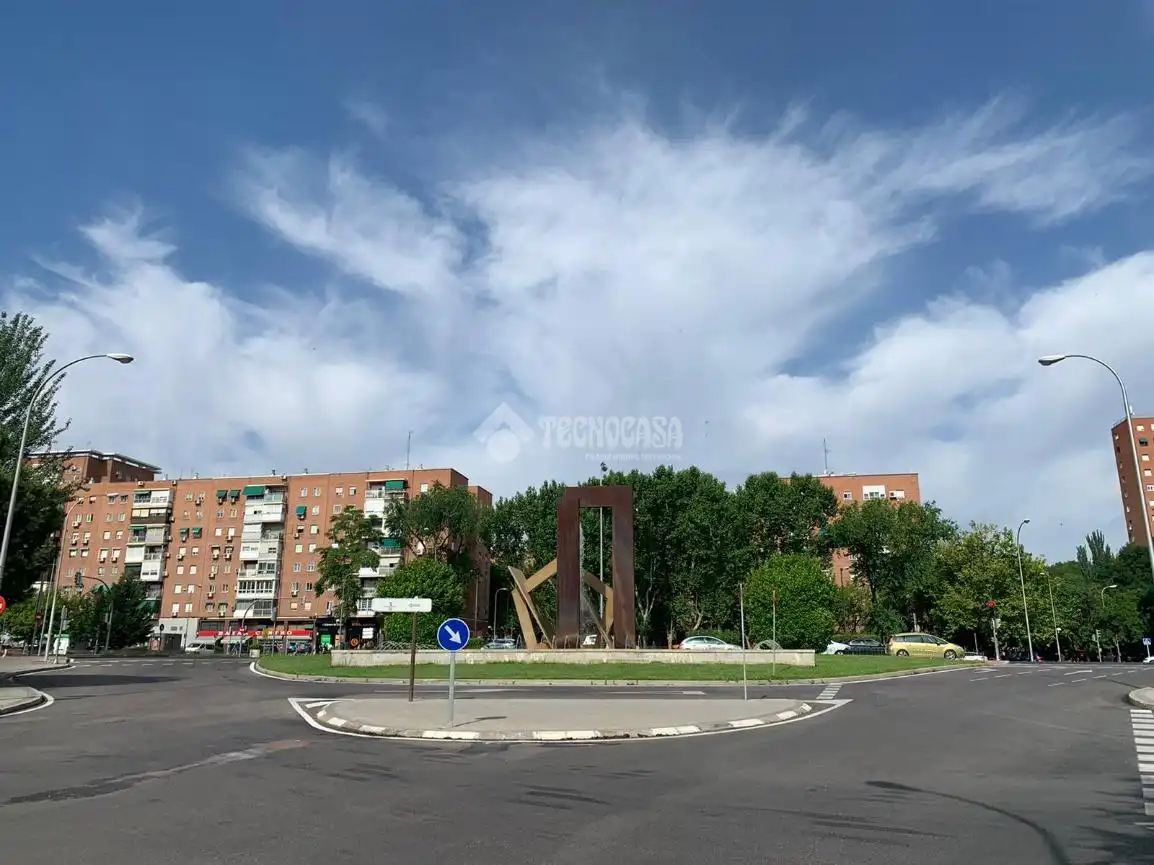 Vista exterior de Piso en venta en Madrid con Calefacción, Terraza y Balcón