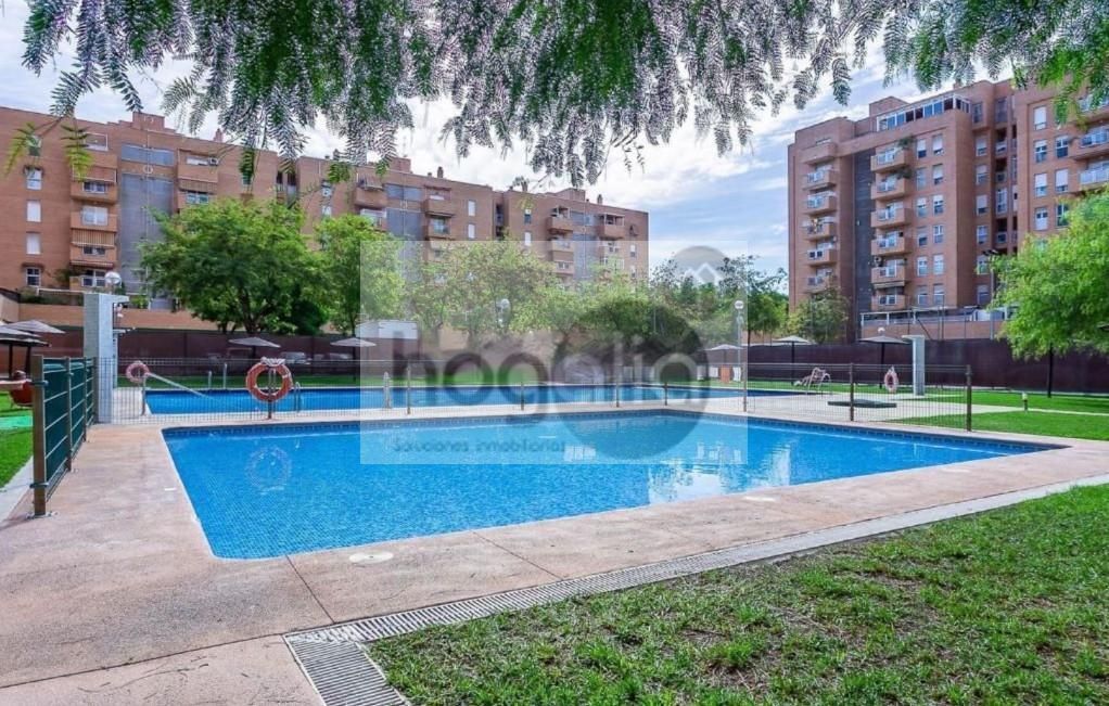 Piscina de Pis de lloguer en  Sevilla Capital amb Aire condicionat, Terrassa i Piscina comunitària