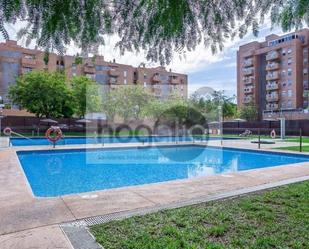 Swimming pool of Flat to rent in  Sevilla Capital  with Air Conditioner, Terrace and Community pool