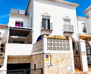 Vista exterior de Casa o xalet en venda en Nerja amb Aire condicionat, Terrassa i Moblat