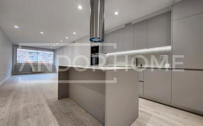 Kitchen of Flat for sale in  Barcelona Capital  with Air Conditioner, Heating and Alarm