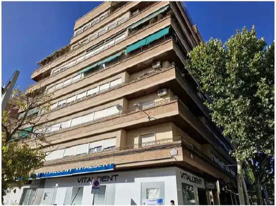 Piso con ascensor en venta en Avenida Doctor Oloriz 27