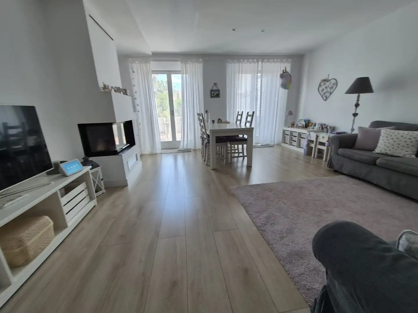 Wohnzimmer von Einfamilien-Reihenhaus zum Verkauf in Calella mit Klimaanlage, Heizung und Privatgarten