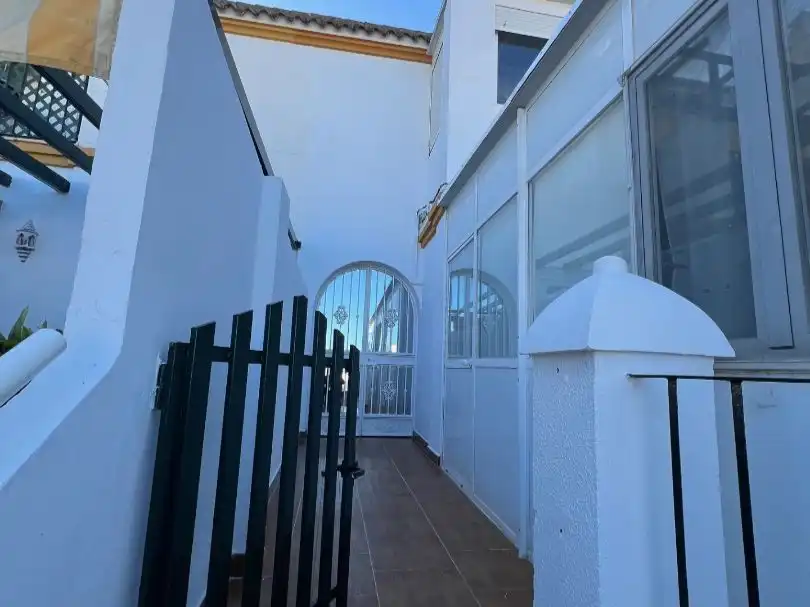 Adossat amb piscina en venda a C. Antonio de Ulloa 6, imagen 3
