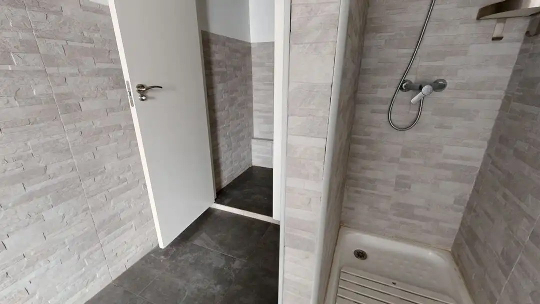 Bathroom of Commercial properties for rent in Madrid  with Air Conditioner