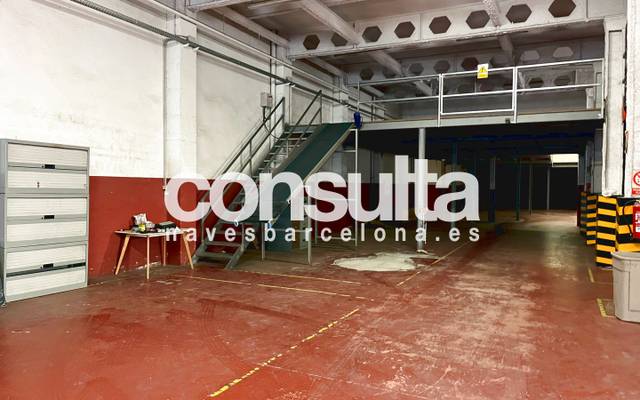 Nave industrial en Venta en Carrer de l'Or, 28 en La Clota - Zona industrial