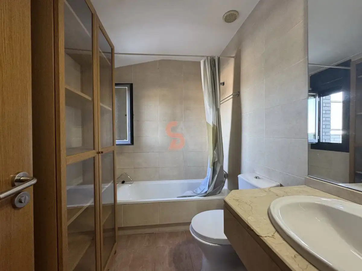 Baño de Piso de alquiler en Arroyo de la Encomienda con Aire acondicionado, Calefacción y Terraza
