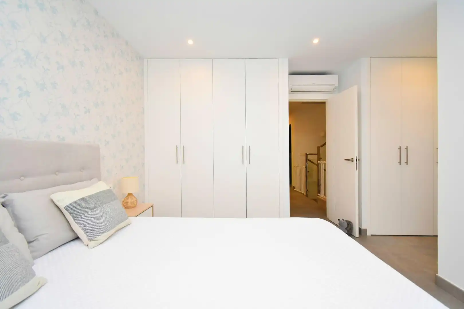 Habitación de Casa adosada en venta en Almería con Aire acondicionado, Terraza y Trastero