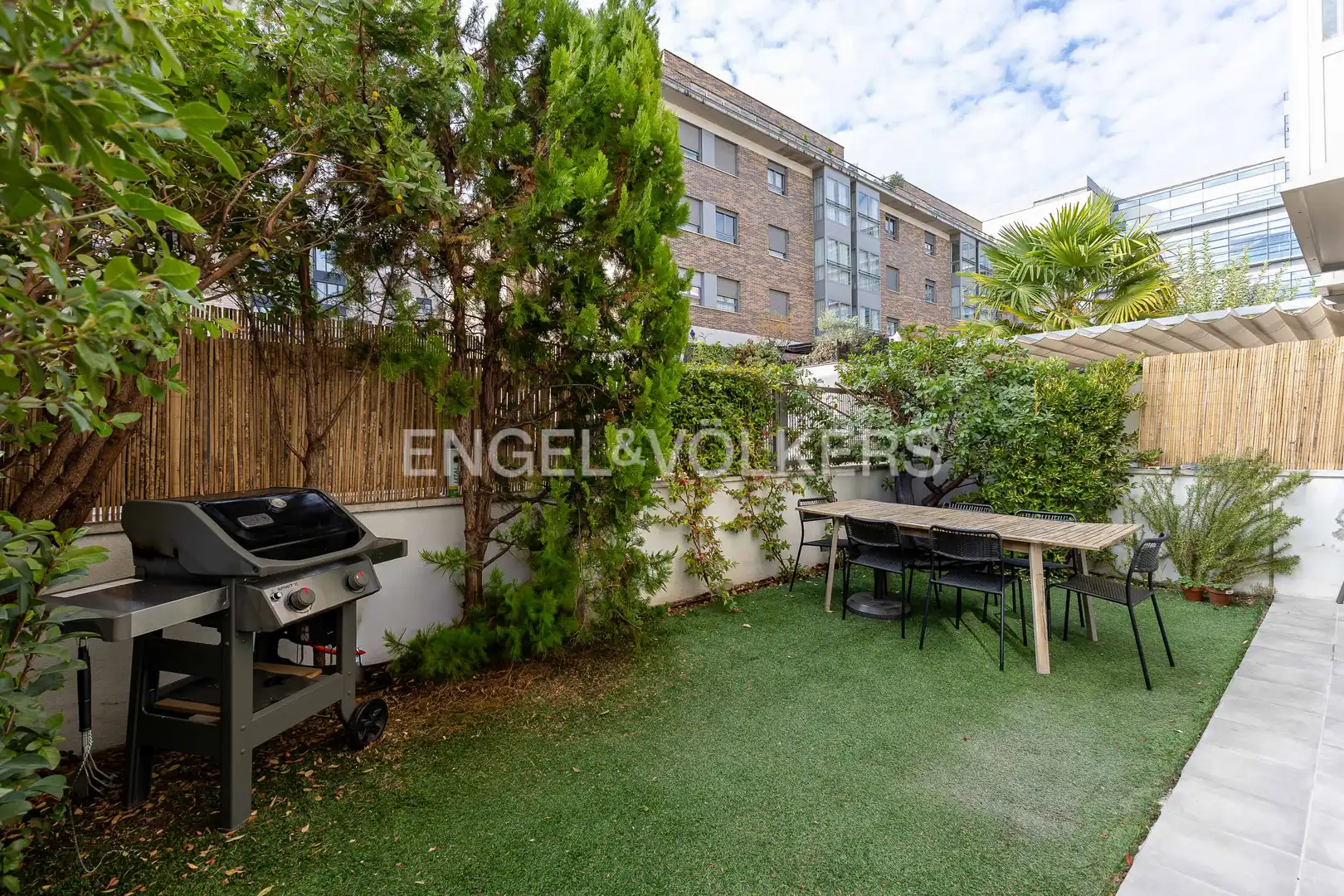 Garden of Ground floor for rent in Madrid  with Air Conditioner, Heating and Private garden