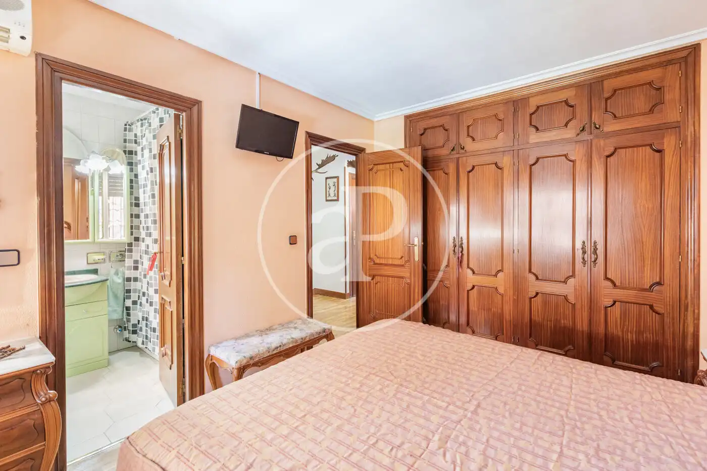 Habitación de Casa adosada en venta en Madrid con Aire acondicionado, Calefacción y Jardín privado