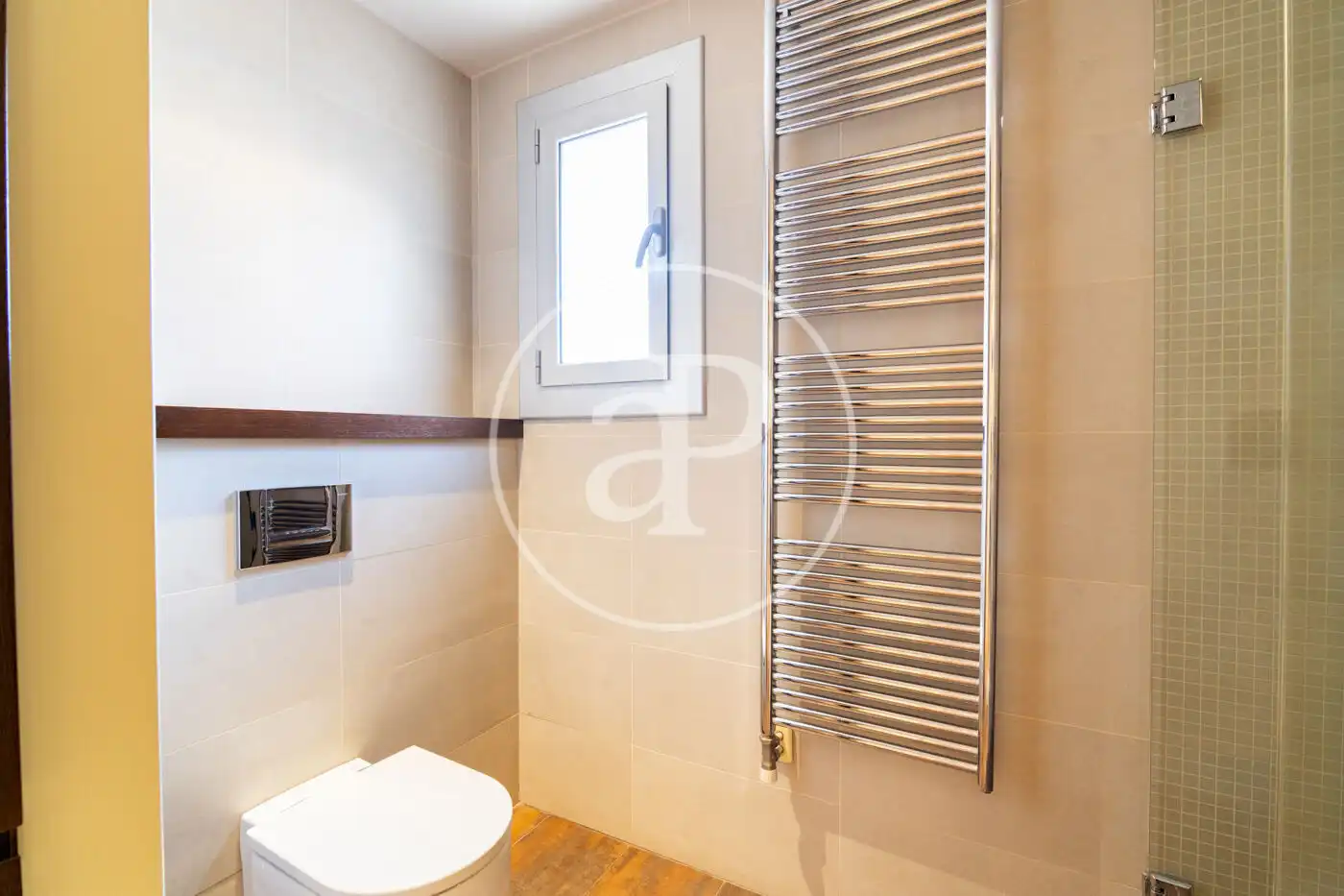 Baño de Piso de alquiler en Barcelona con Aire acondicionado, Calefacción y Terraza