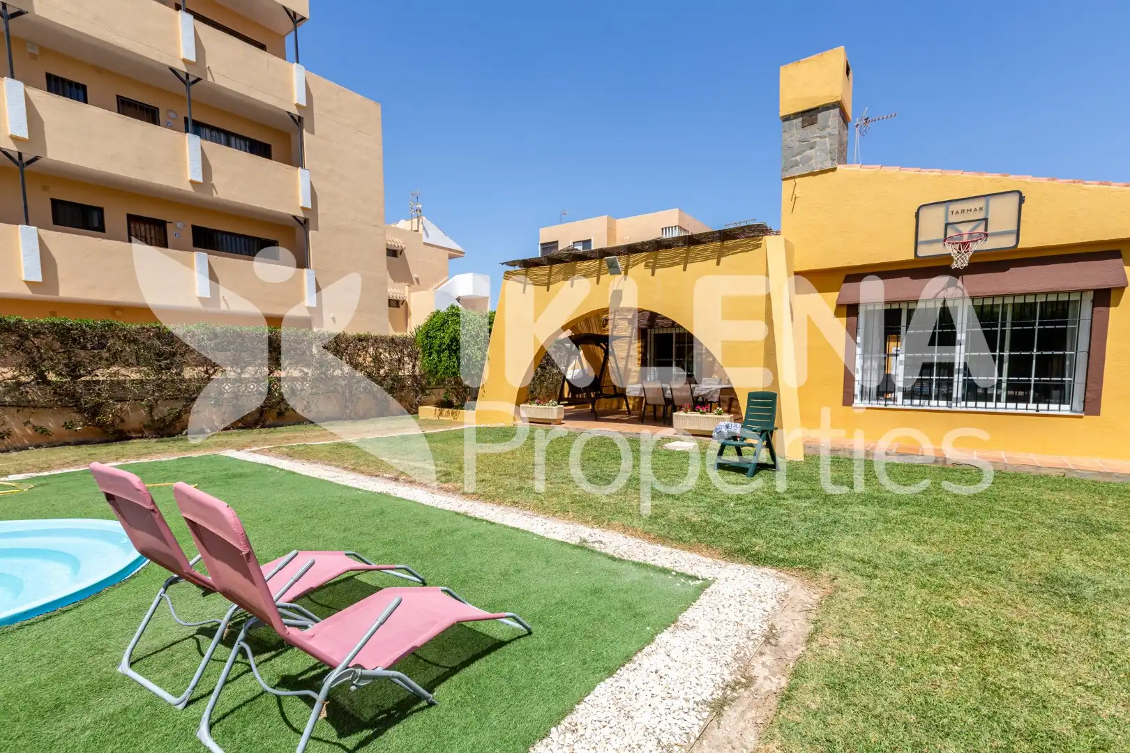 Exterior view of Houses for sale in Roquetas de Mar  with Air Conditioner, Private garden and Parquet flooring