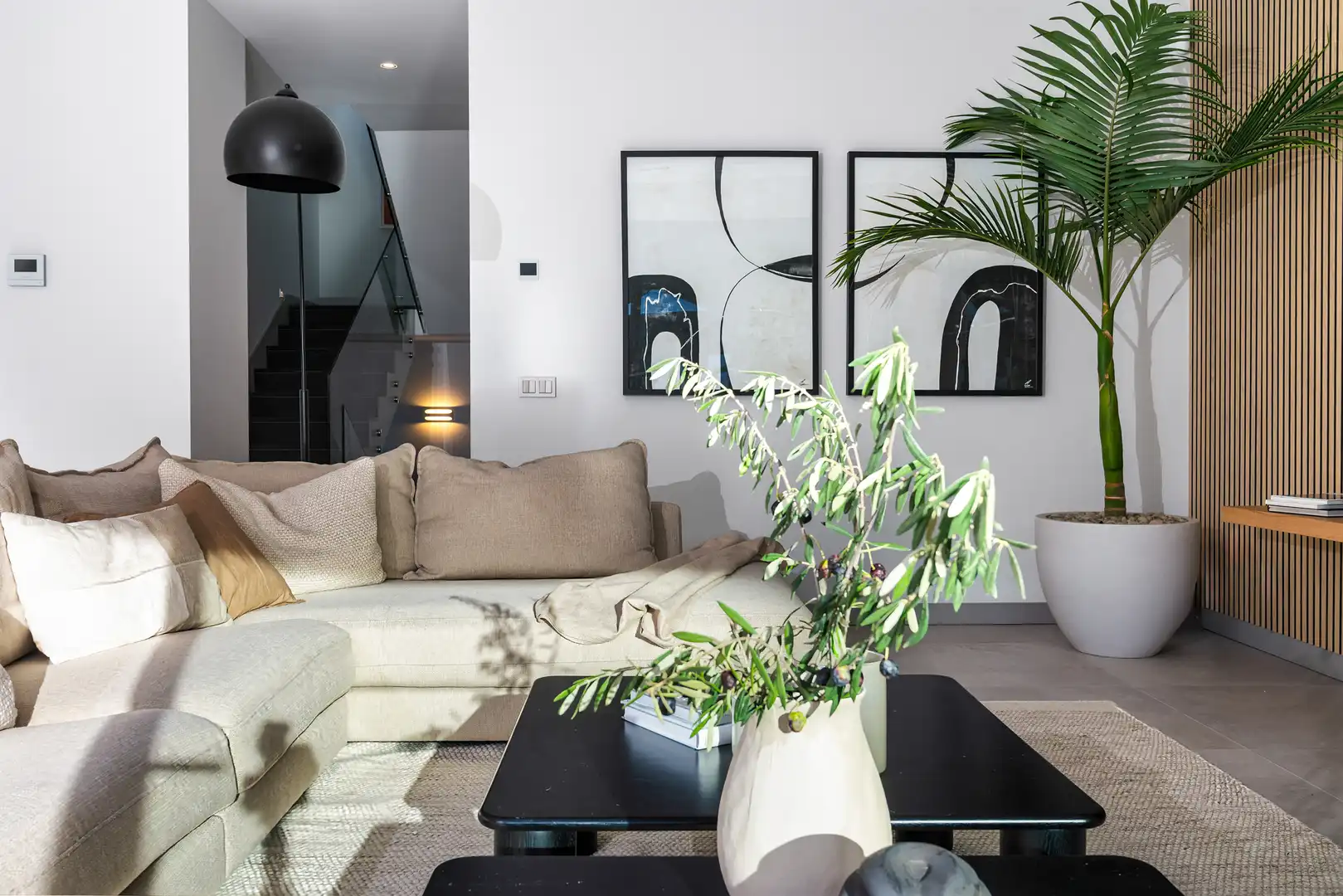 Sala d'estar de Casa o xalet en venda en Marbella amb Aire condicionat, Jardí privat i Terrassa