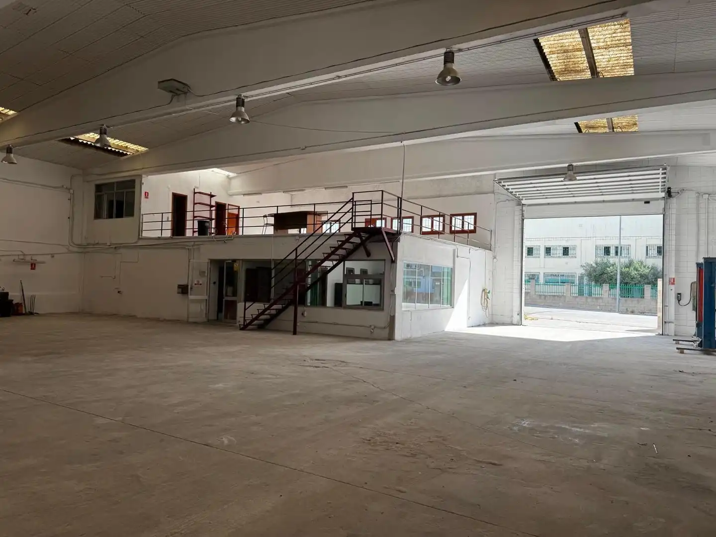 Fabrikhallen zur Miete in Llevant