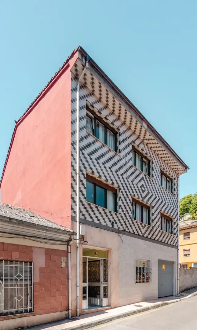 Vista exterior de Casa adosada en venda en Langreo amb Calefacció, Terrassa i Traster