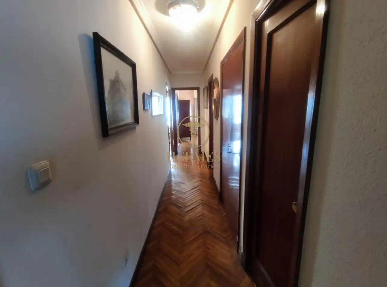 Piso en venta en Vigo  con Calefacción, Parquet y Terraza