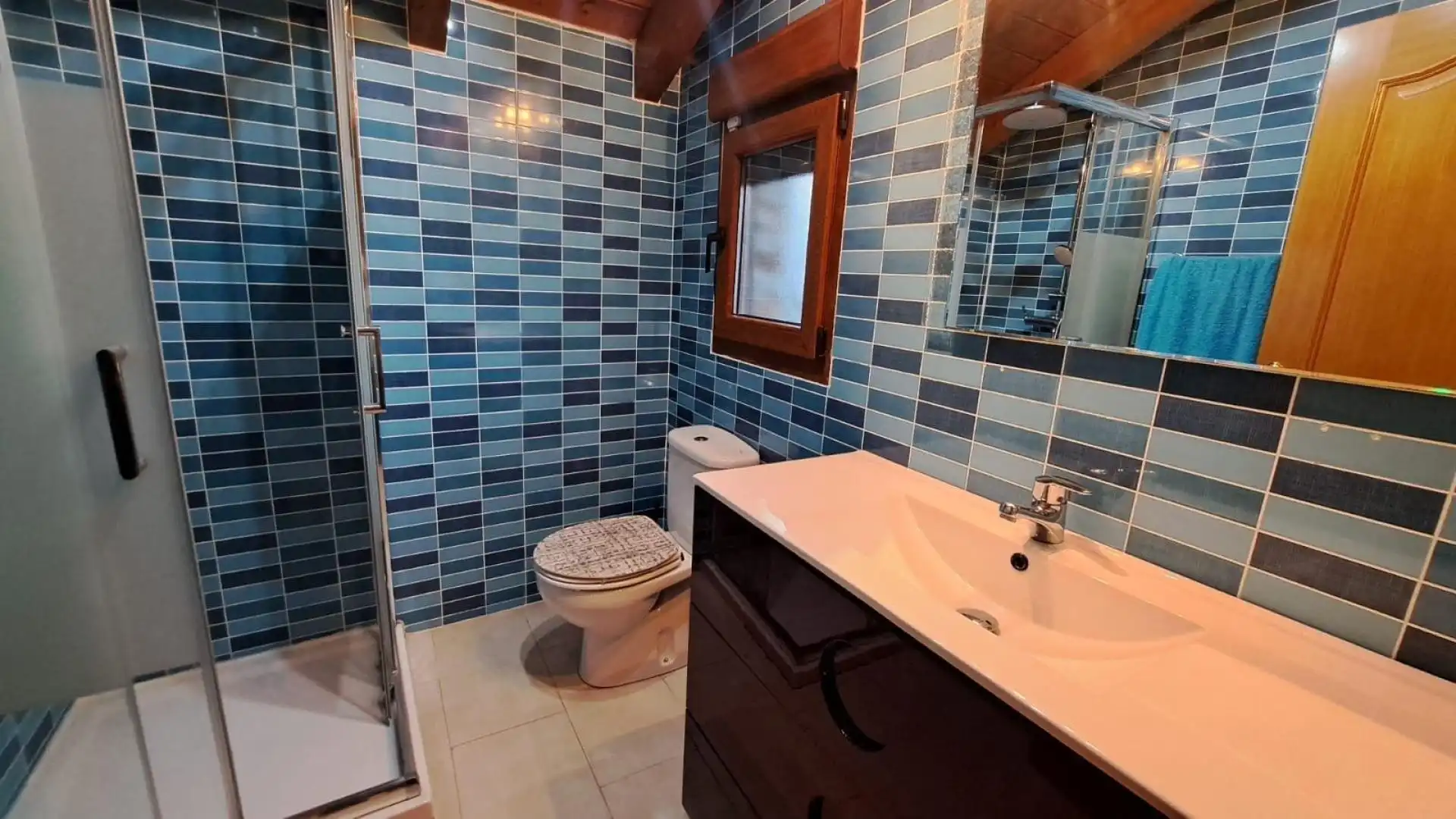 Badezimmer von Country house zum Verkauf in Toral de los Vados