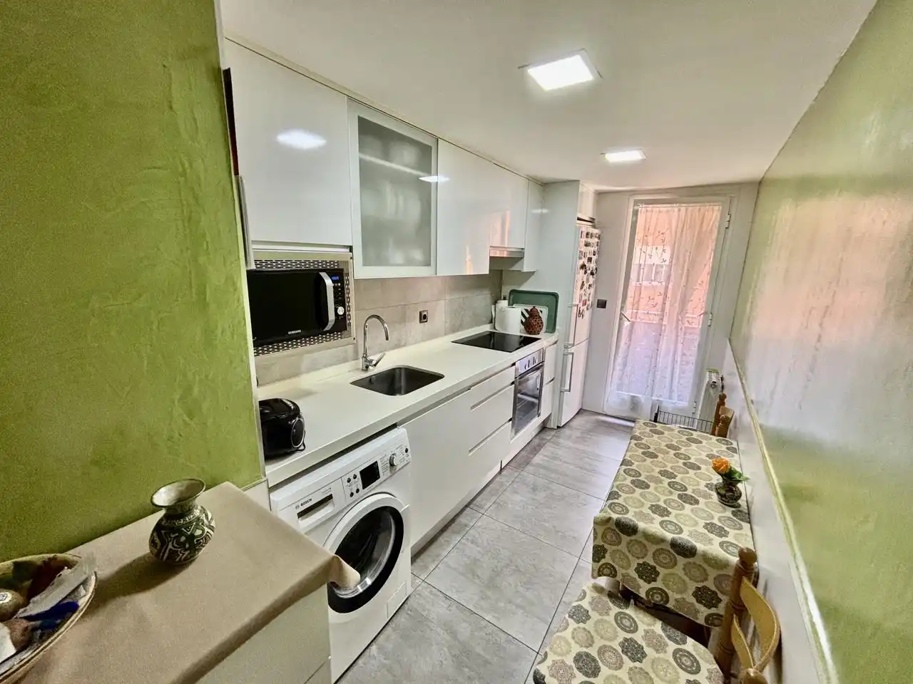 Kitchen of Flat for sale in Zaragoza  with Air Conditioner, Heating and Parquet flooring