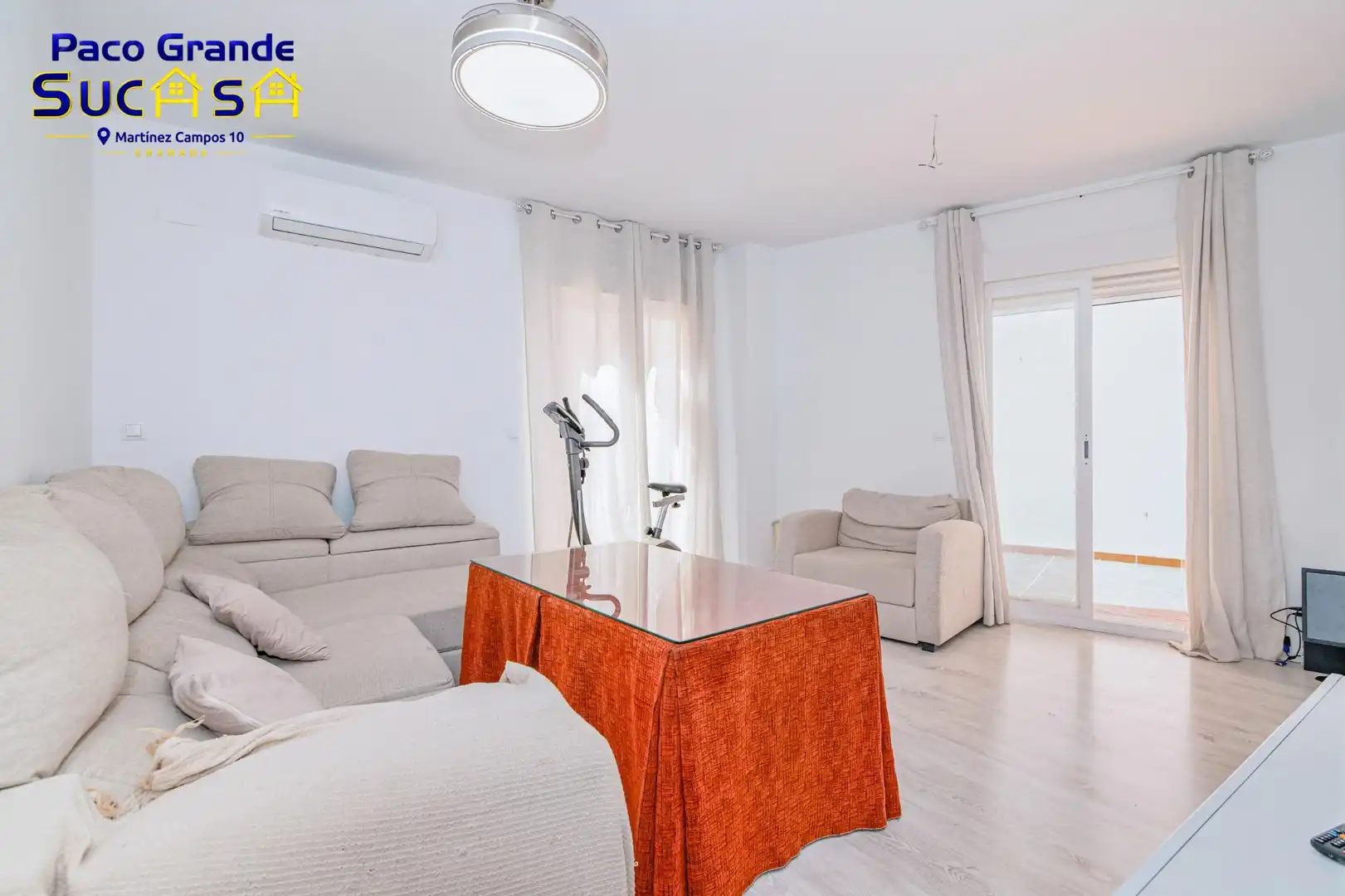 Wohnzimmer von Erdgeschoss zum Verkauf in La Zubia mit Klimaanlage, Heizung und Möbliert