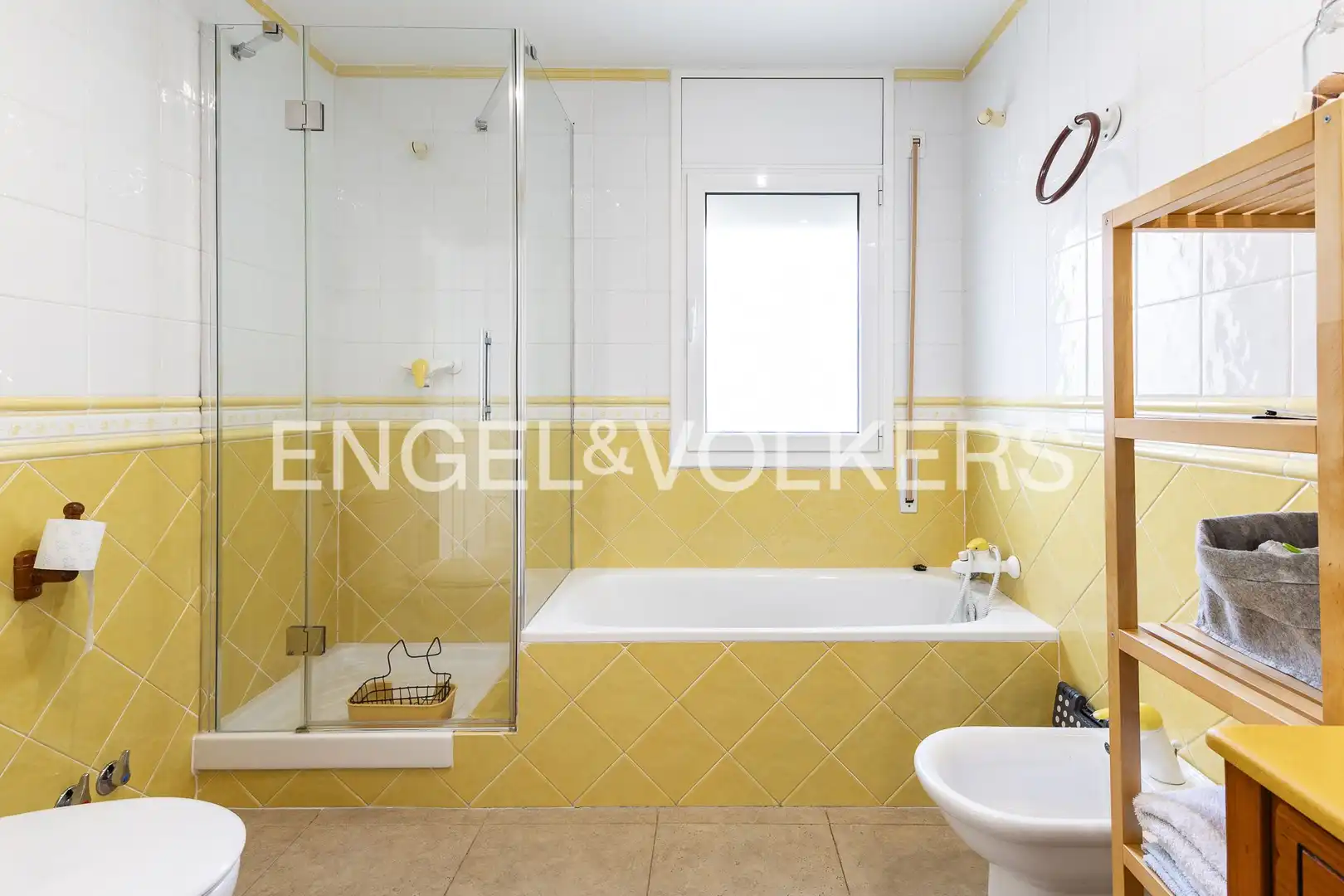 Bathroom of Houses for sale in Sant Fost de Campsentelles  with Air Conditioner, Heating and Private garden