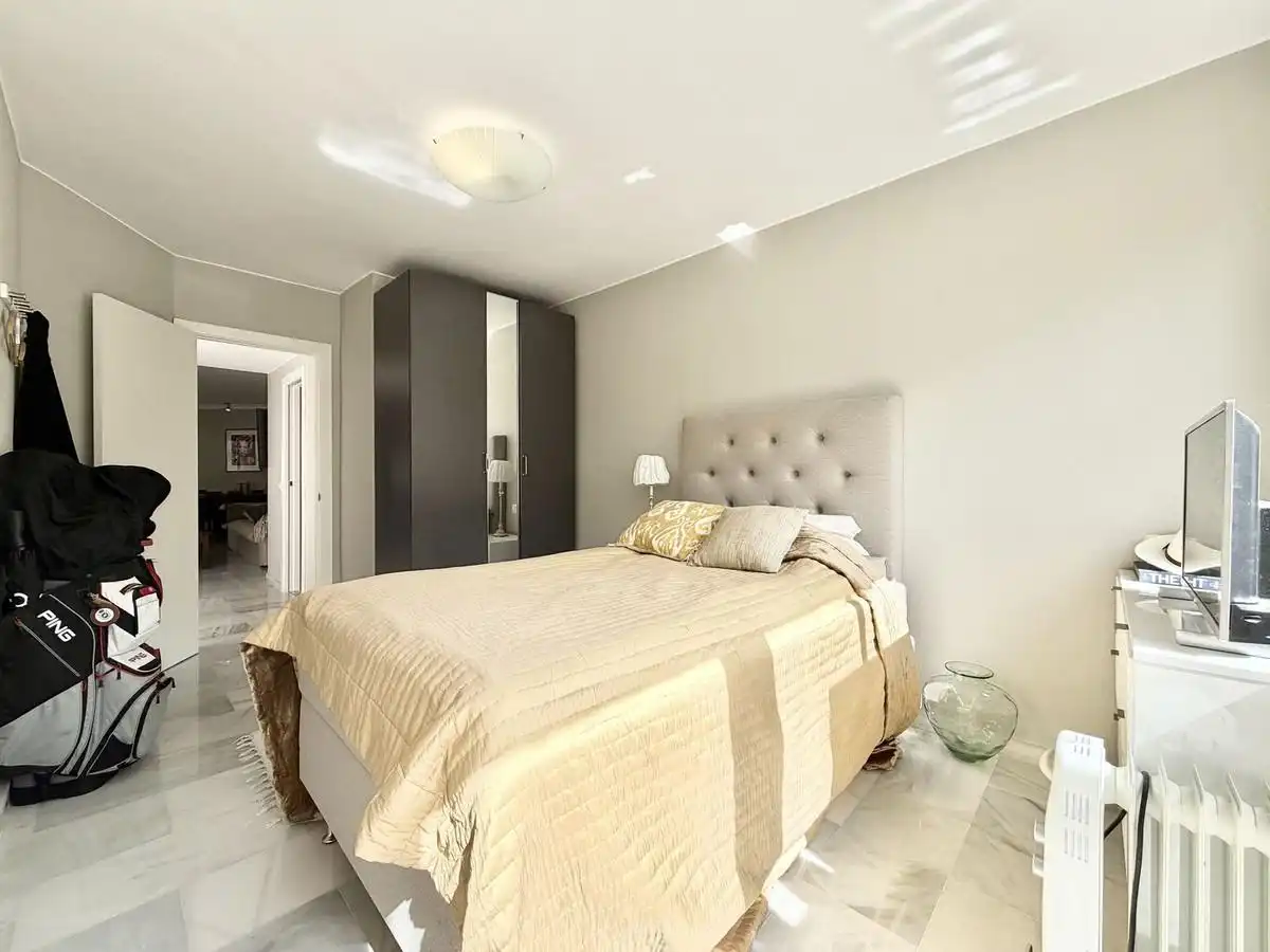 Dormitori de Casa adosada en venda en Marbella amb Aire condicionat, Jardí privat i Terrassa