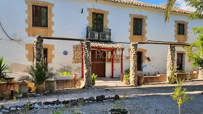 Vista exterior de Finca rústica en venta en Úbeda con Jardín privado, Terraza y Piscina