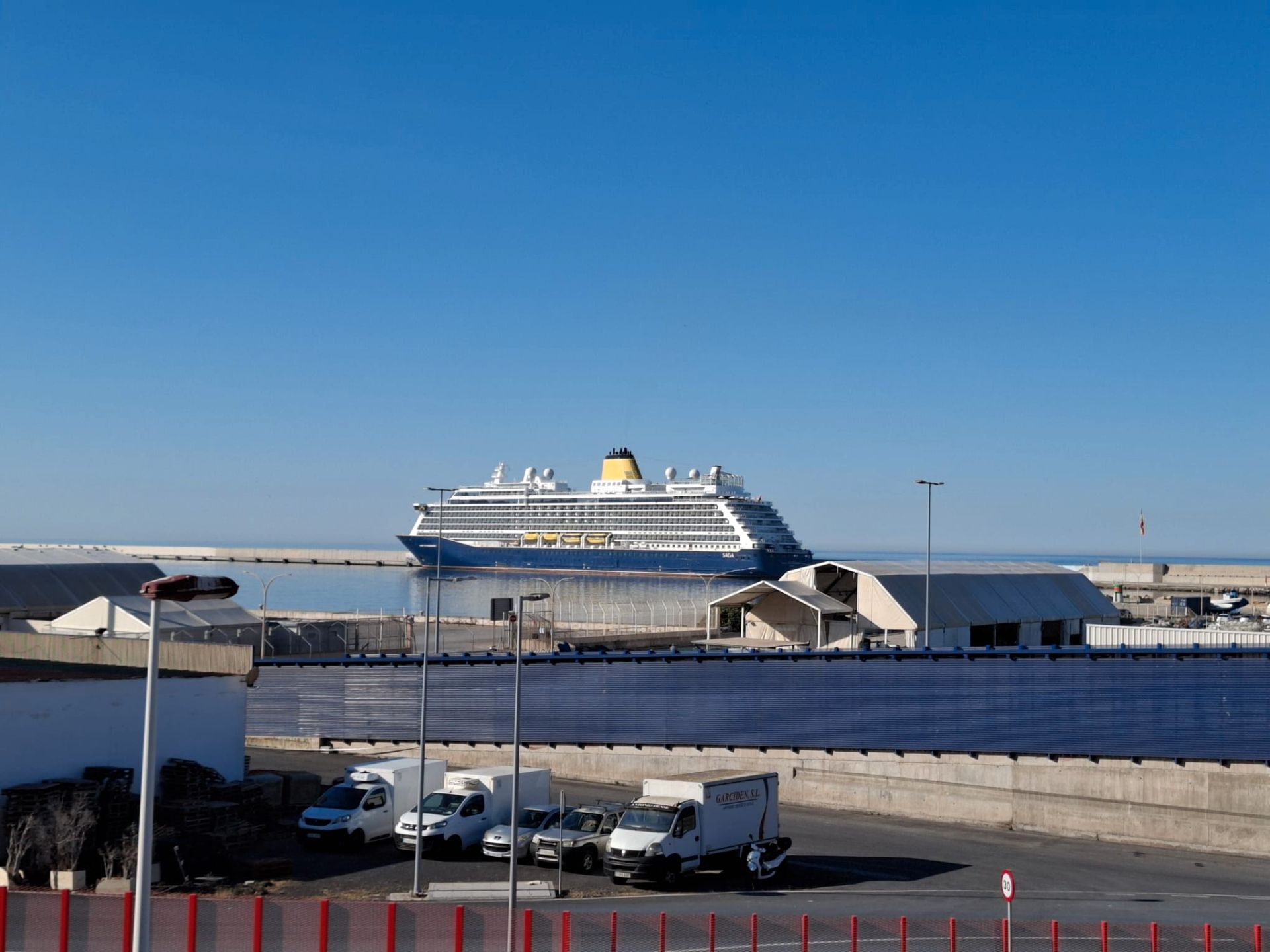 Aparcament de Pis en venda en Motril amb Terrassa i Moblat
