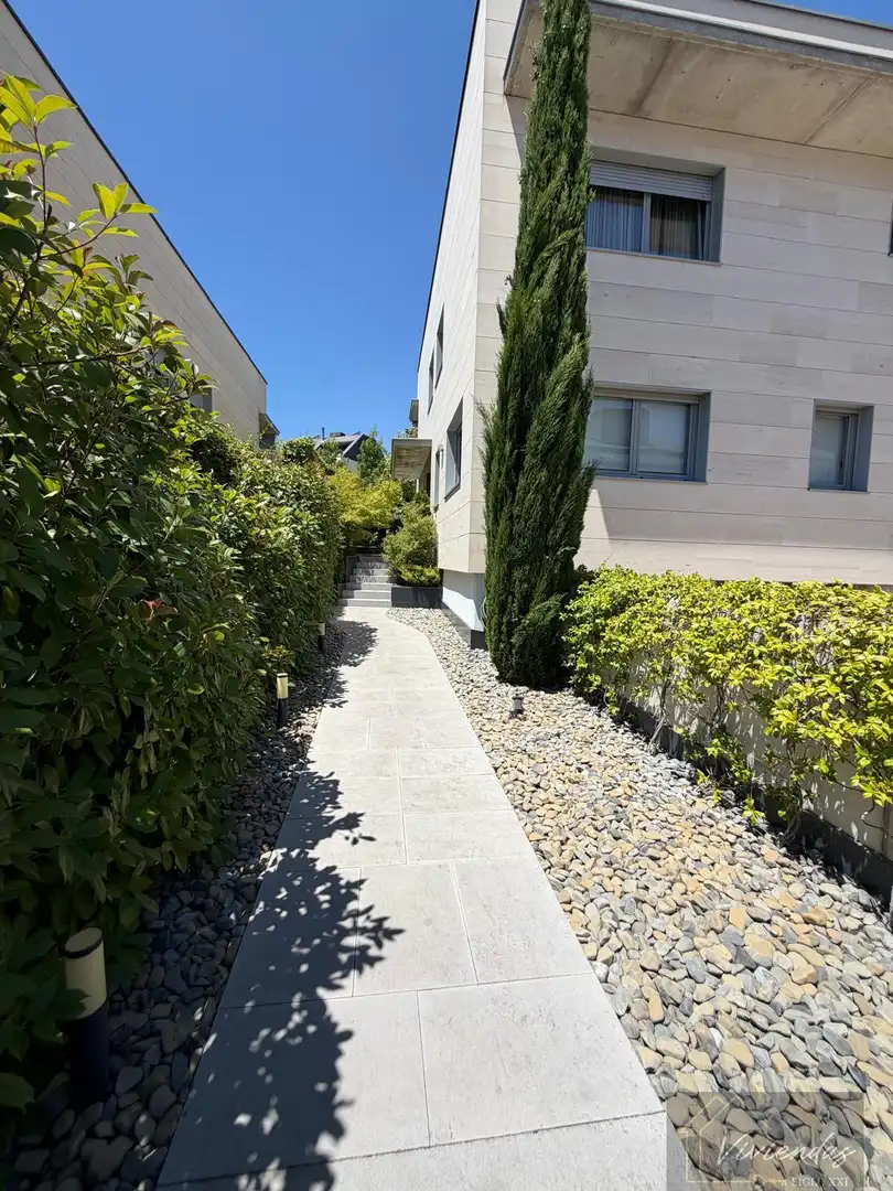 Vista exterior de Casa o xalet en venda en Boadilla del Monte amb Aire condicionat, Calefacció i Terrassa