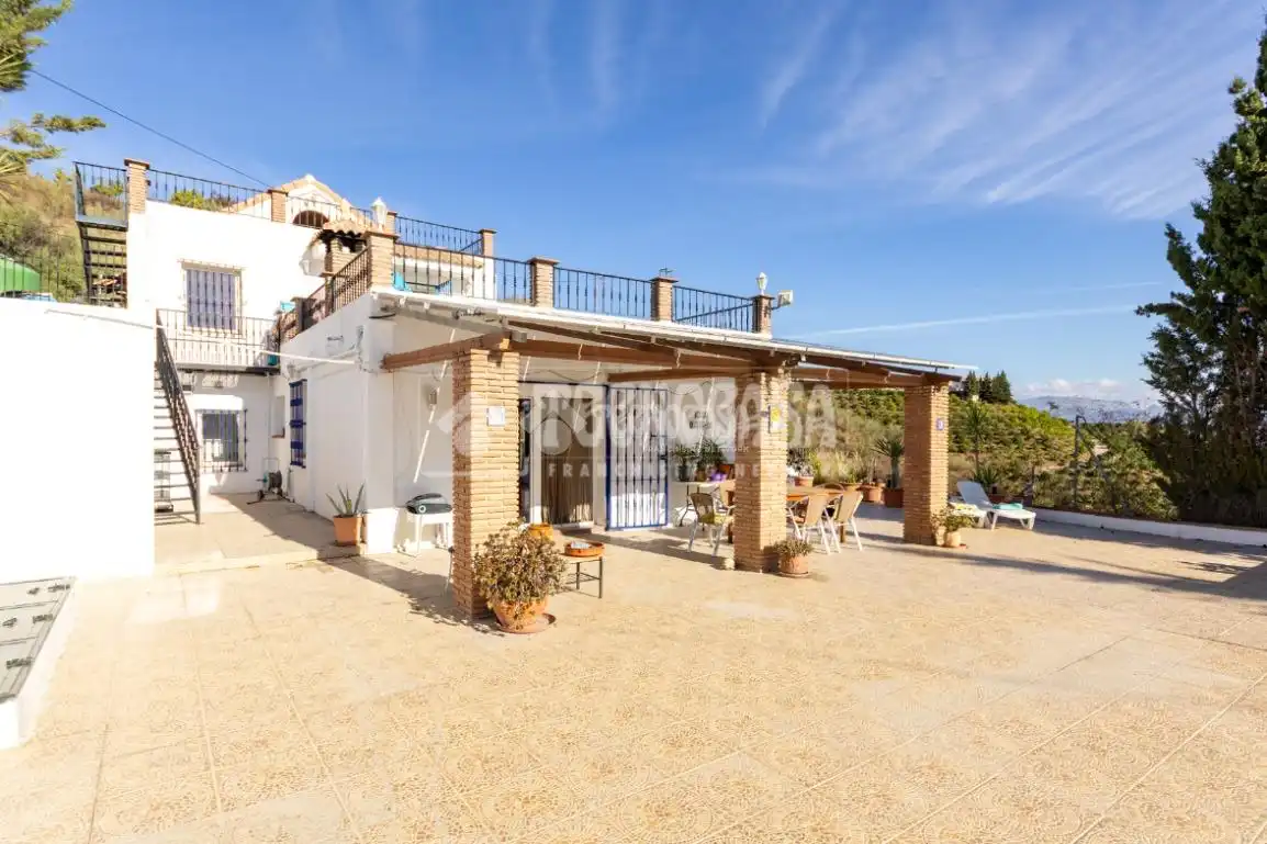Exterior view of Country homes for sale in Iznate, Málaga