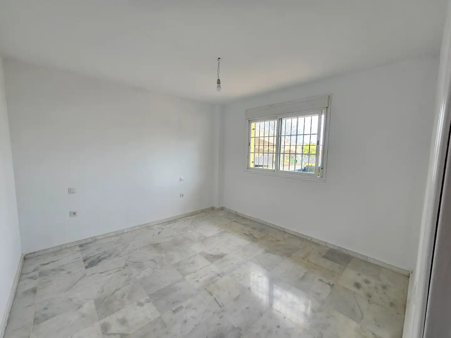 Dormitori de Casa adosada en venda en Espartinas amb Balcó