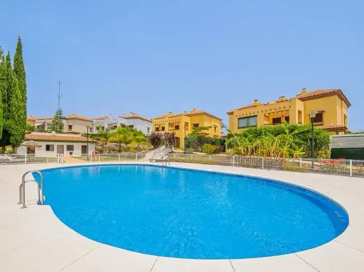 Piscina de Casa o xalet en venda en Guillena amb Aire condicionat, Calefacció i Jardí privat