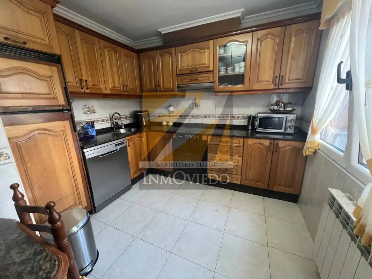 Cuina de Casa o xalet en venda en Carreño amb Calefacció, Jardí privat i Parquet