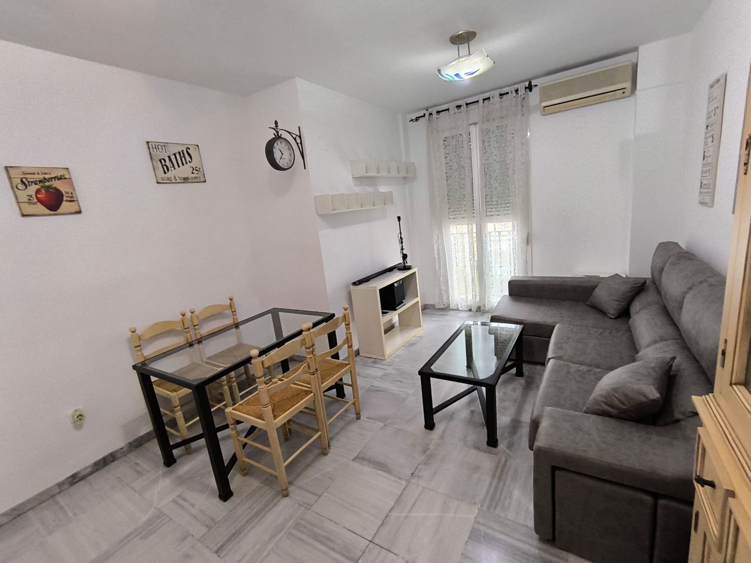Living room of Apartment to rent in  Sevilla Capital  with Air Conditioner and Furnished