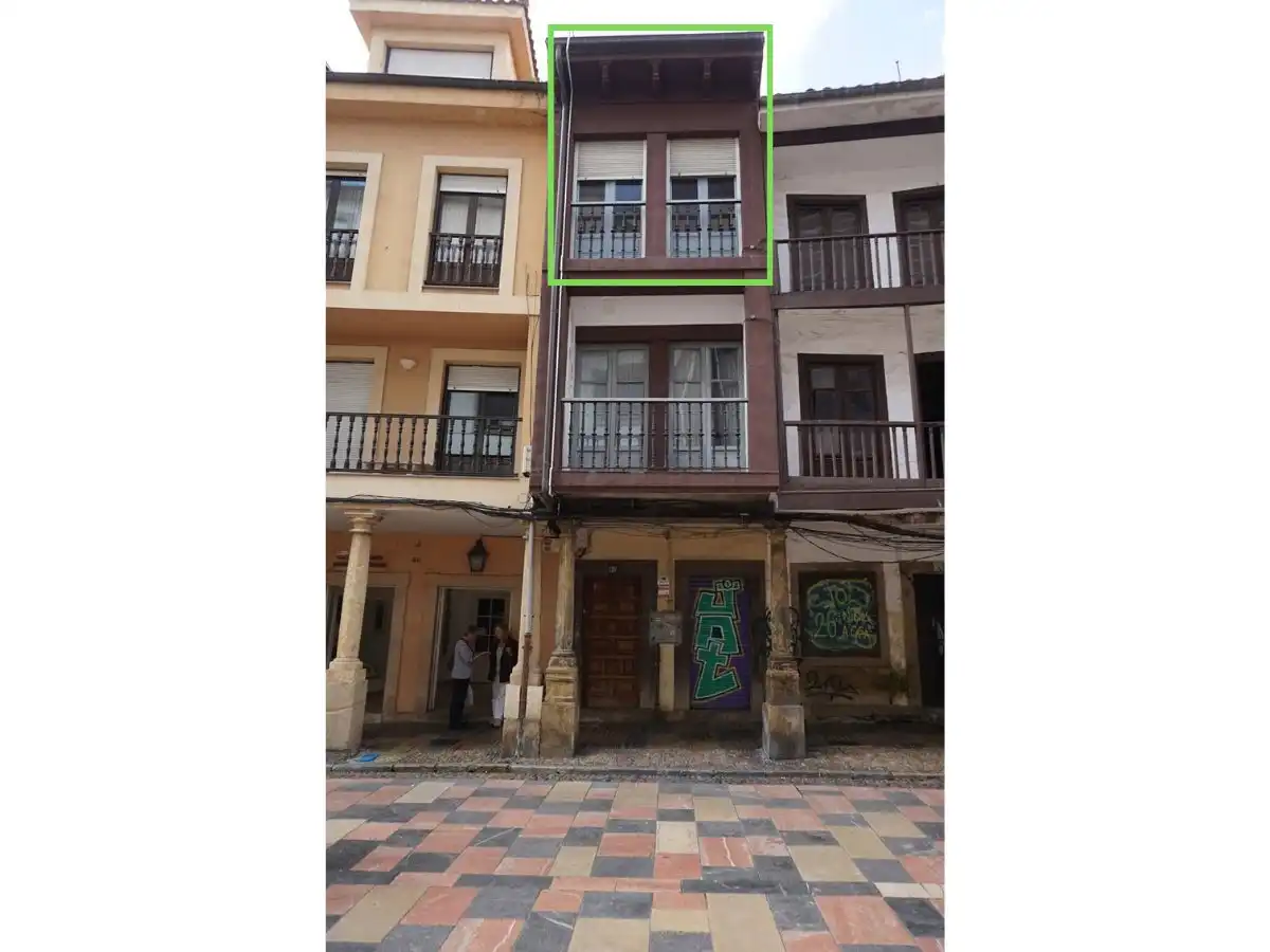 Vista exterior de Piso en venta en Avilés