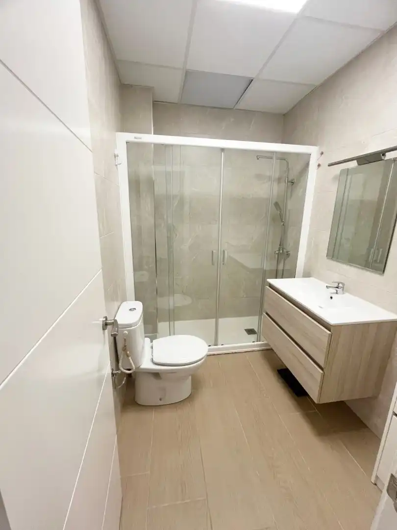 Bany de Apartament en venda en Córdoba amb Aire condicionat, Calefacció i Moblat