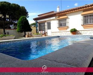 Exterior view of House or chalet for sale in Chiclana de la Frontera  with Air Conditioner, Heating and Private garden