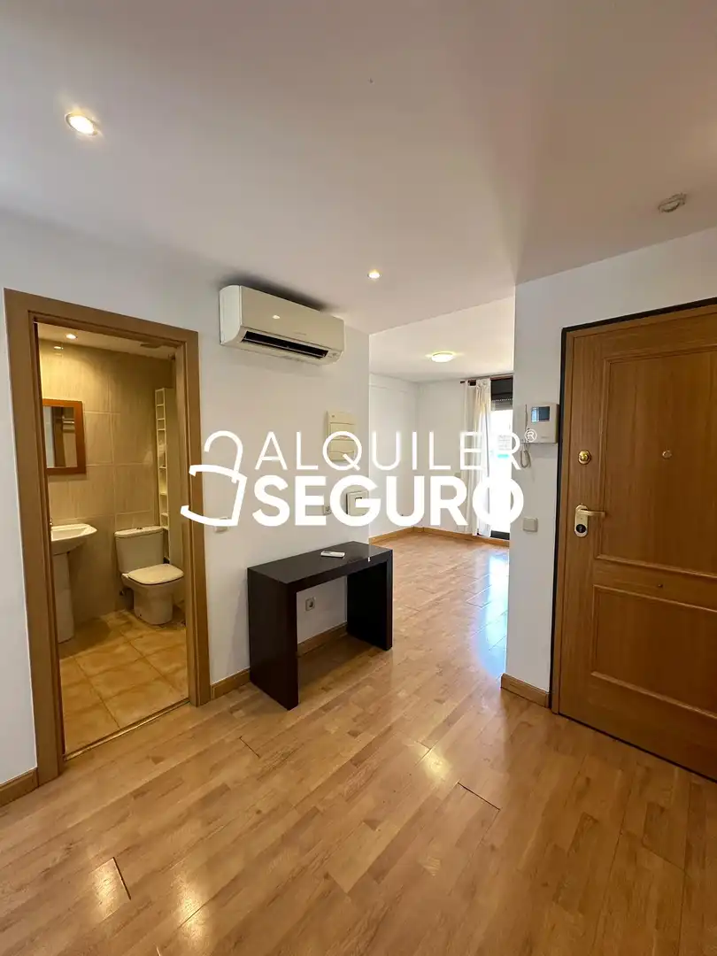 Bedroom of Flat for rent in Madrid  with Air Conditioner, Heating and Terrace