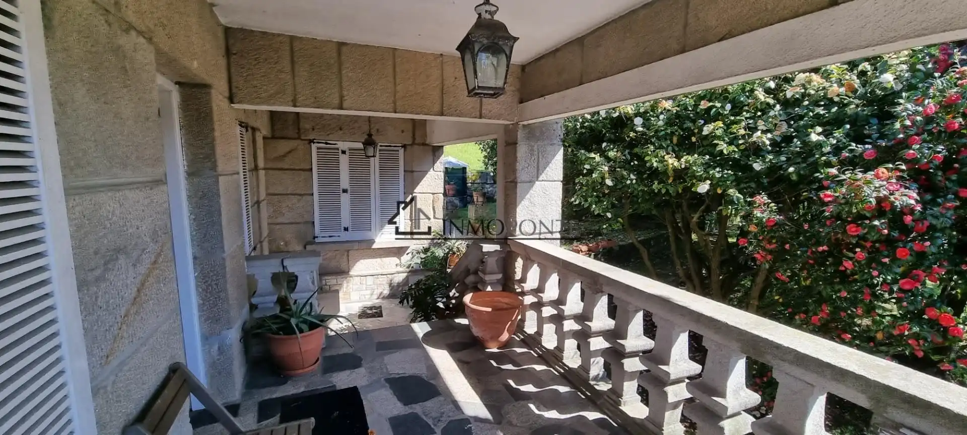 Terrassa de Casa o xalet en venda en Pontevedra Capital  amb Calefacció, Jardí privat i Terrassa