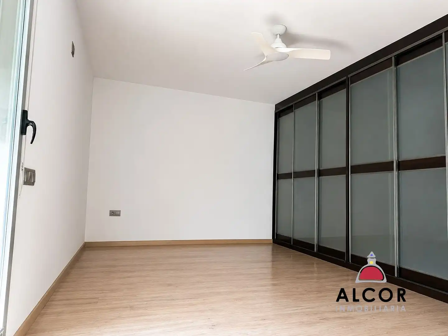 Schlafzimmer von Maisonette zum Verkauf in Benicarló mit Klimaanlage, Terrasse und Balkon
