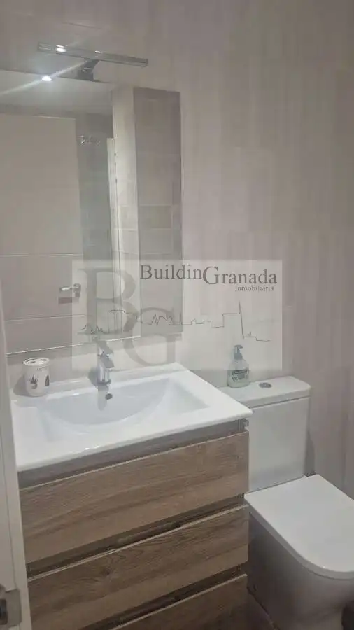 Dormitori de Pis de lloguer en Granada amb Aire condicionat, Calefacció i Moblat