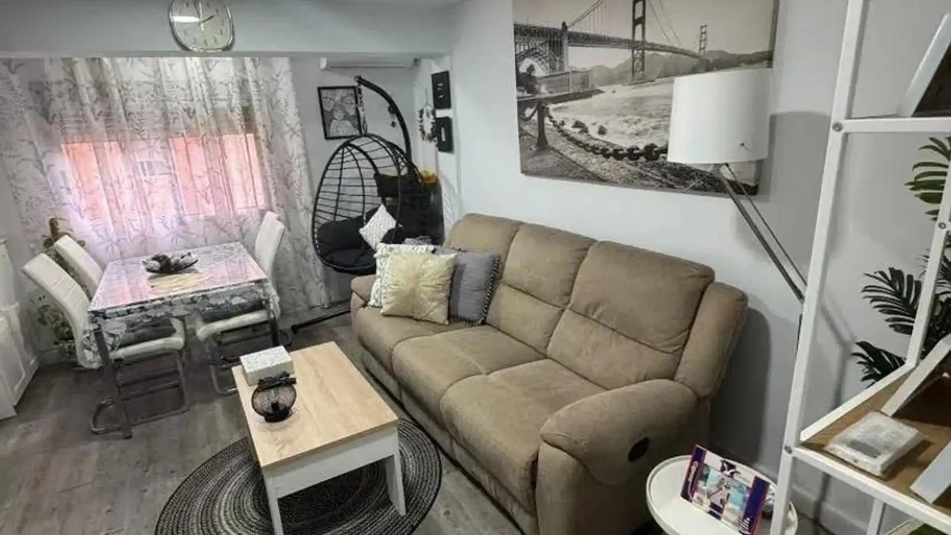 Living room of Flat for sale in Torrent  with Air Conditioner, Furnished and Balcony