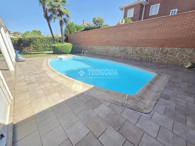 Casa adosada en Venta en Hispanoamérica - Comunidades