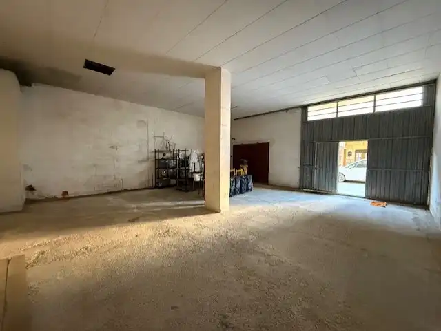 Local comercial en venda a Balaguer, imagen 2