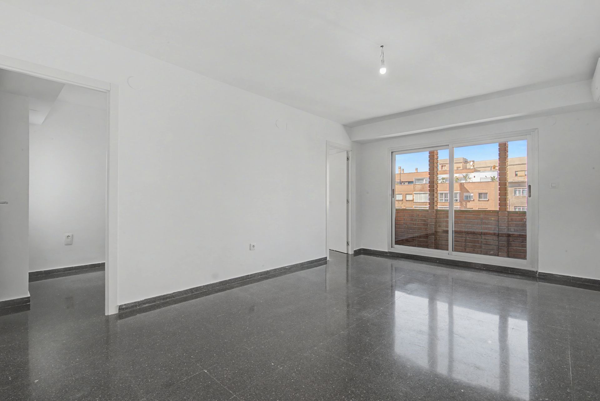 Flat for sale in  Valencia Capital  with Air Conditioner and Terrace