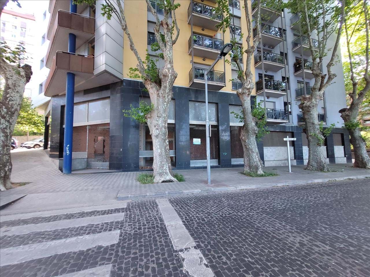 Vista exterior de Pis en venda en Figueres