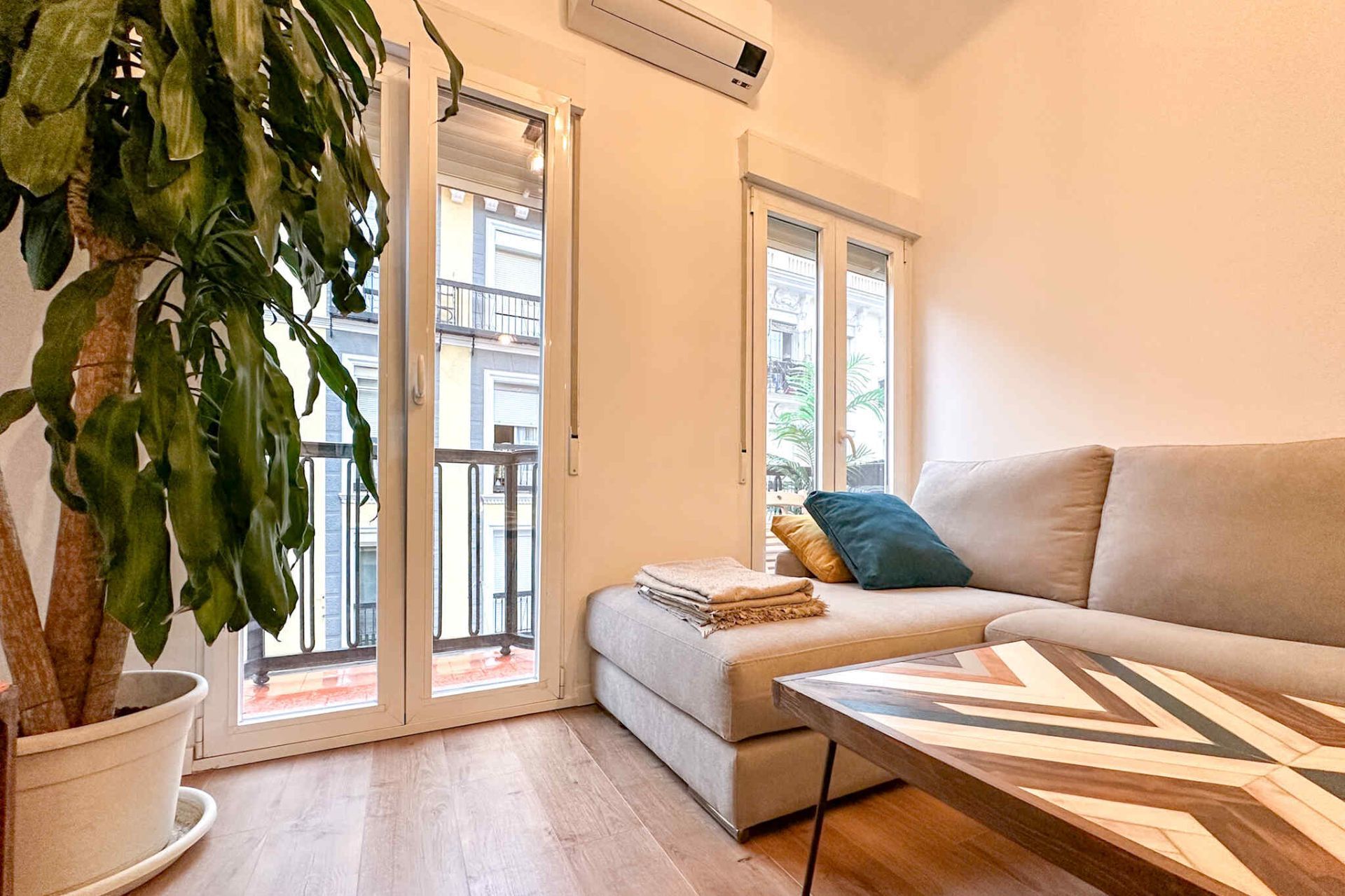 Sala d'estar de Pis en venda en  Madrid Capital amb Aire condicionat i Calefacció