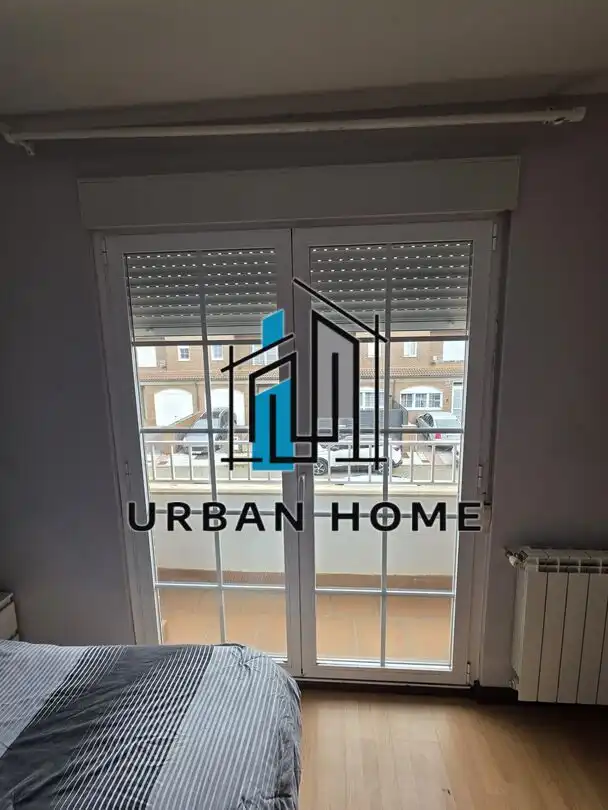 Außenansicht von Einfamilien-Reihenhaus zum Verkauf in Chozas de Abajo mit Heizung und Abstellraum