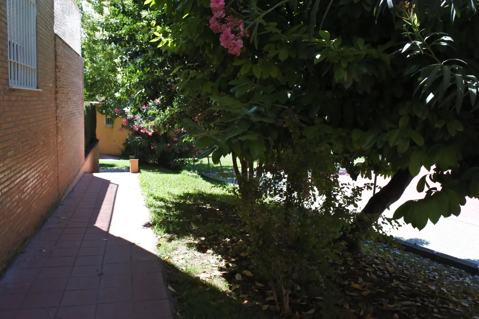 Jardín de Piso para compartir en Granada con Aire acondicionado, Calefacción y Jardín privado