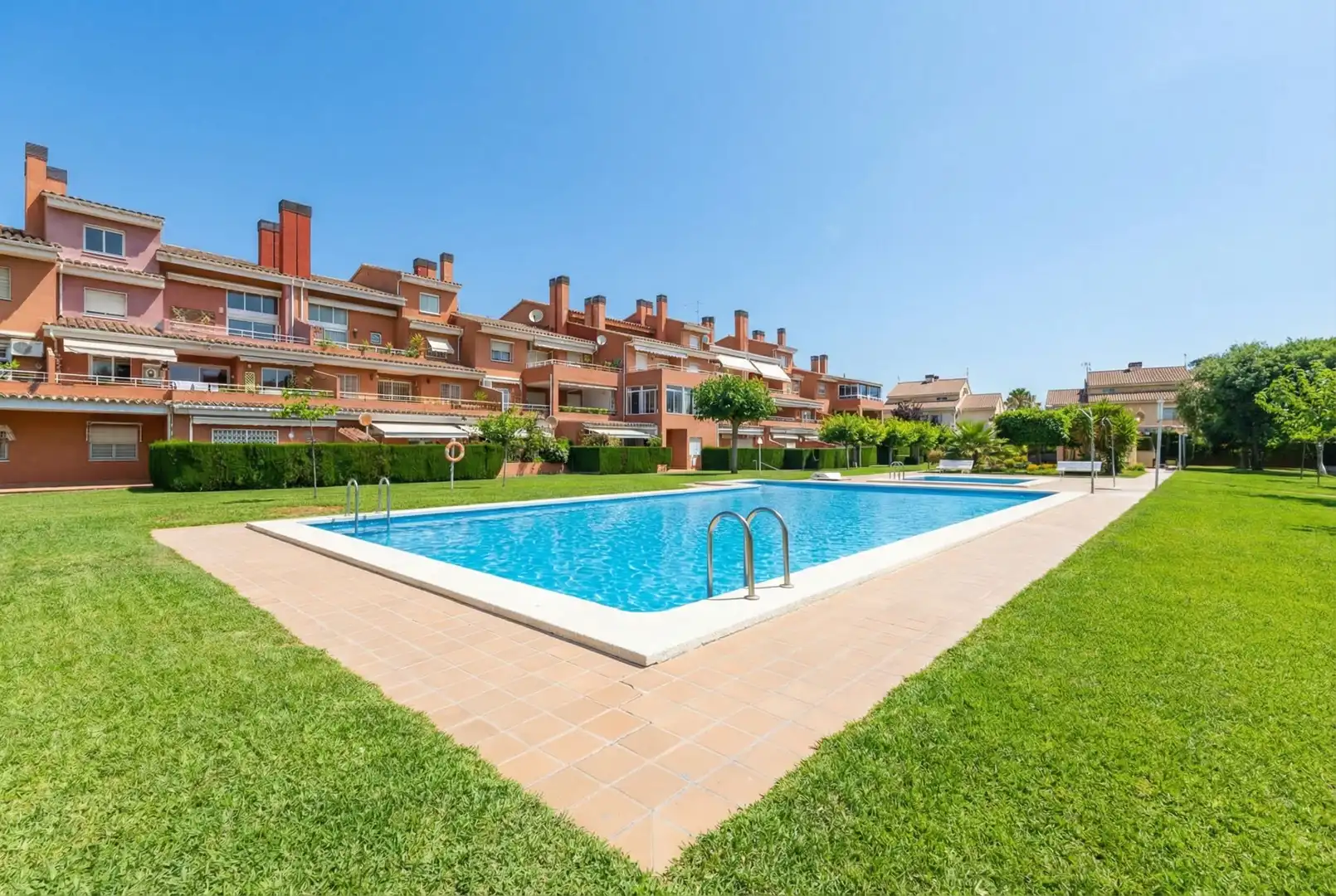 Piscina de Casa o chalet en venta en Castellón de la Plana / Castelló de la Plana con Aire acondicionado, Calefacción y Jardín privado